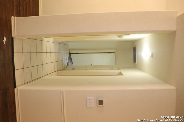 Image 12 of 16 For 210 Tapwood Ln