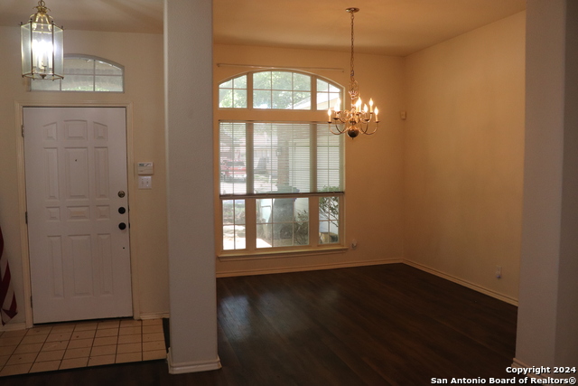 Image 4 of 16 For 210 Tapwood Ln