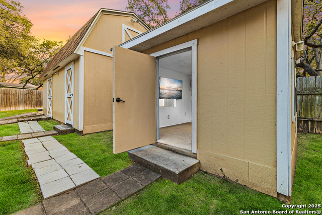 Listing photo id 26 for 9206 Dancove Drive