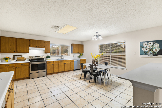 Listing photo id 5 for 9206 Dancove Drive