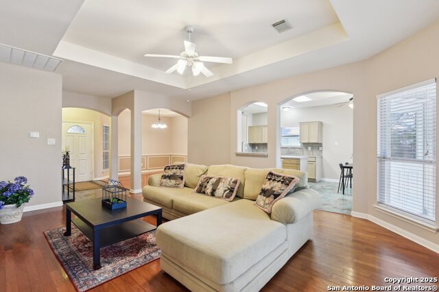 Image 10 of 33 For 8230 Heritage Park Dr