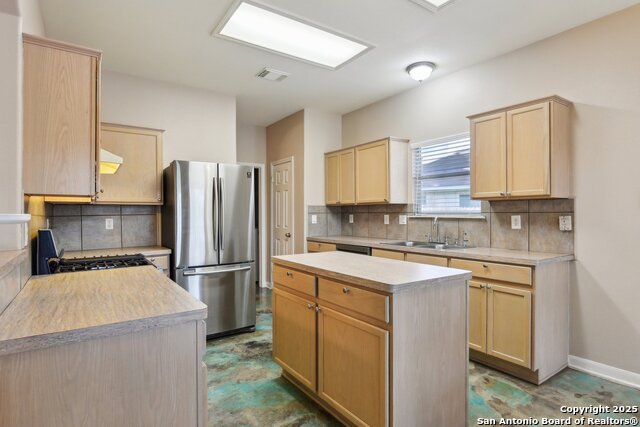 Image 15 of 33 For 8230 Heritage Park Dr