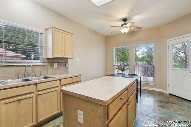 Image 16 of 33 For 8230 Heritage Park Dr