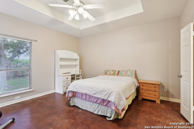 Image 18 of 33 For 8230 Heritage Park Dr