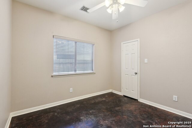 Image 27 of 33 For 8230 Heritage Park Dr