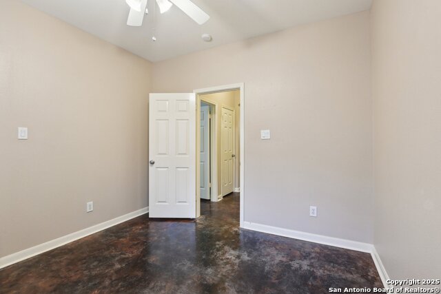 Image 28 of 33 For 8230 Heritage Park Dr