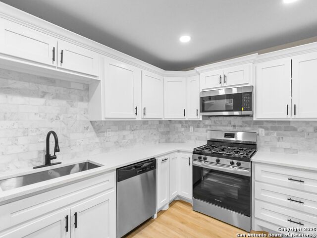 Image 13 of 35 For 9302 Valley Dale