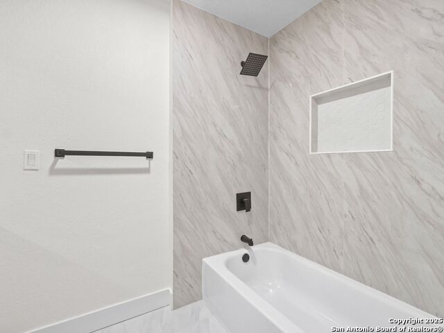 Image 16 of 35 For 9302 Valley Dale