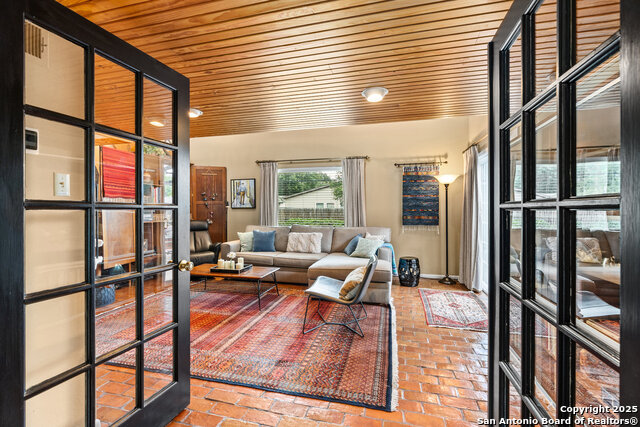Image 12 of 33 For 635 Brightwood Pl