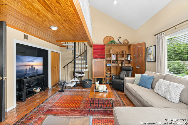Image 13 of 33 For 635 Brightwood Pl