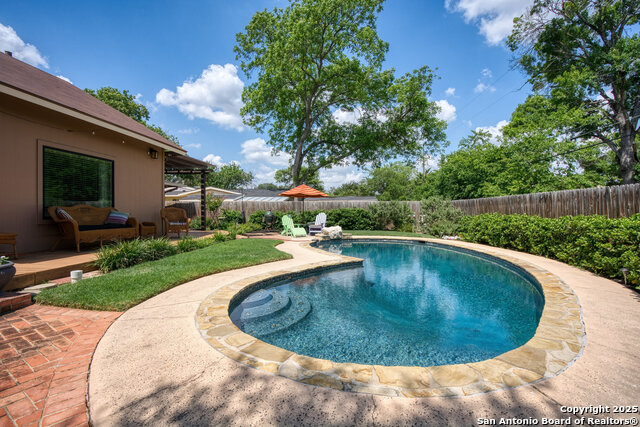 Image 25 of 33 For 635 Brightwood Pl