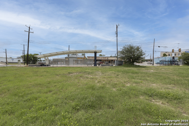 Image 7 of 15 For 1402 Huisache W