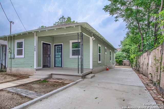 Image 4 of 28 For 139 Pendleton Ave
