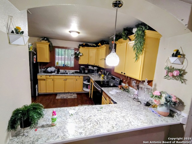 Listing photo id 3 for 23114 Hickory Shadow