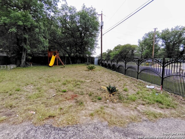 Listing photo id 7 for 23114 Hickory Shadow