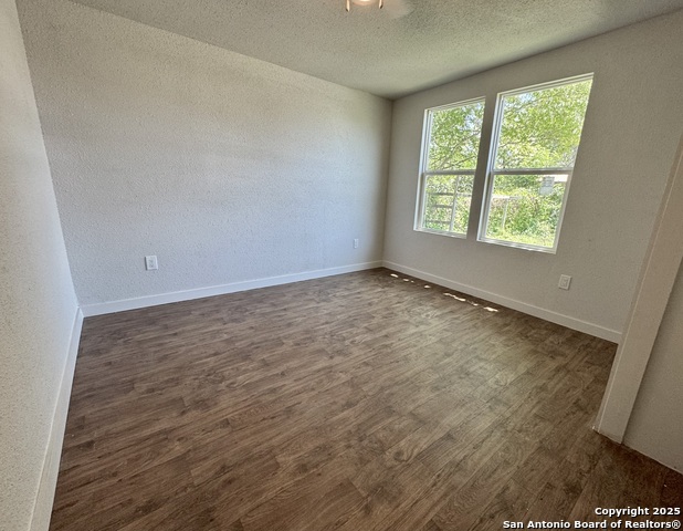Image 19 of 36 For 419 Culberson W