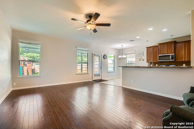 Listing photo id 3 for 2086 Castleberry Ridge