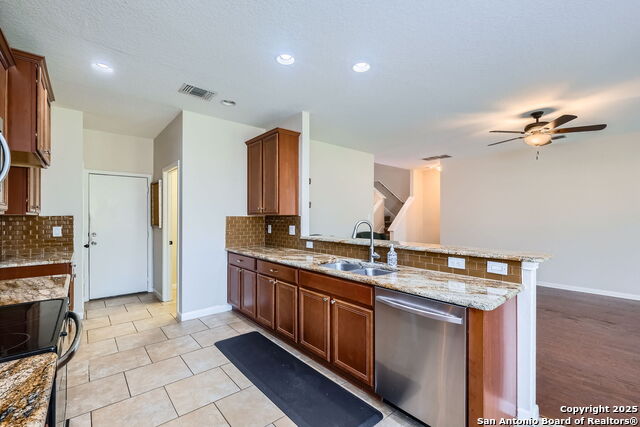Listing photo id 5 for 2086 Castleberry Ridge