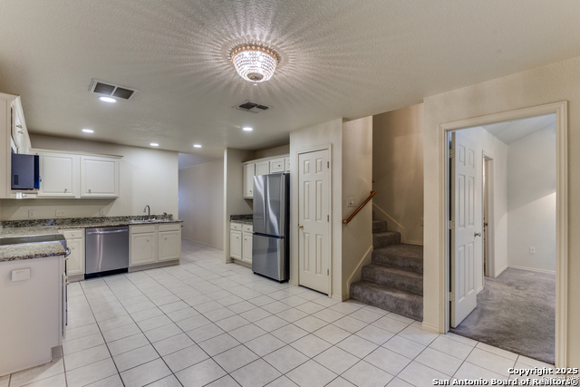 Image 4 of 16 For 3202 Eisenhauer Rd  801