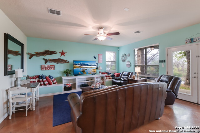 Listing photo id 10 for 315 Klein E