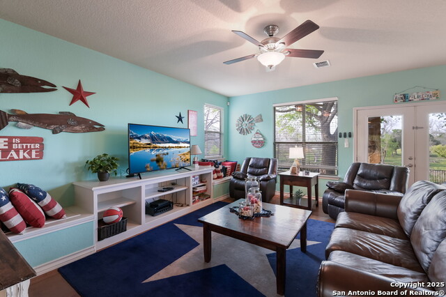 Listing photo id 11 for 315 Klein E