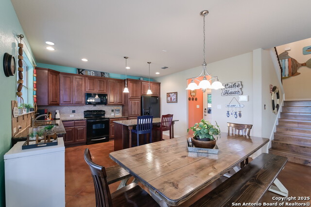 Listing photo id 13 for 315 Klein E