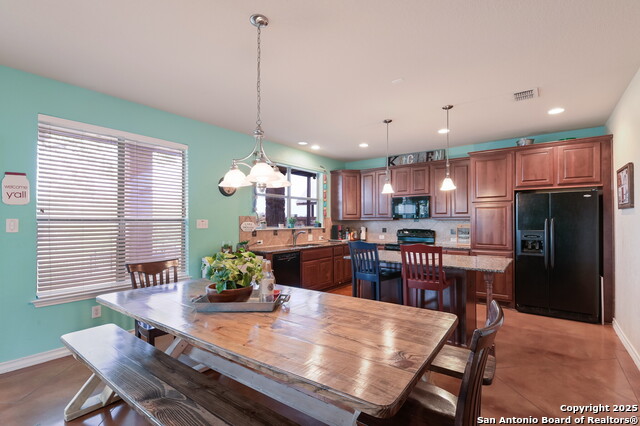 Listing photo id 14 for 315 Klein E