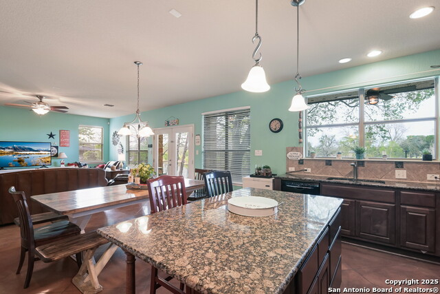 Listing photo id 15 for 315 Klein E