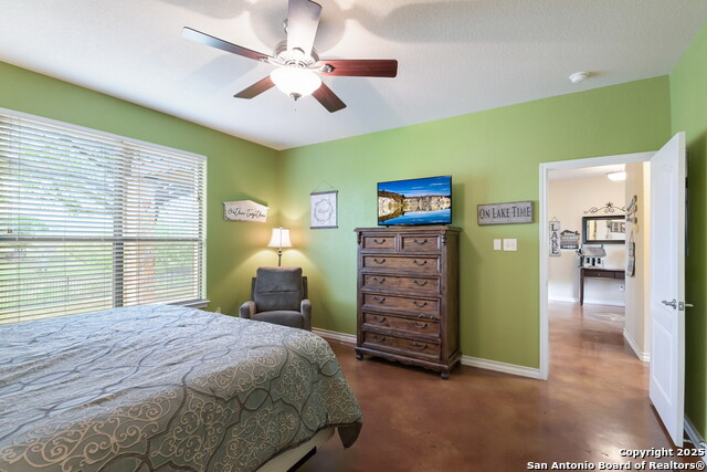 Listing photo id 17 for 315 Klein E