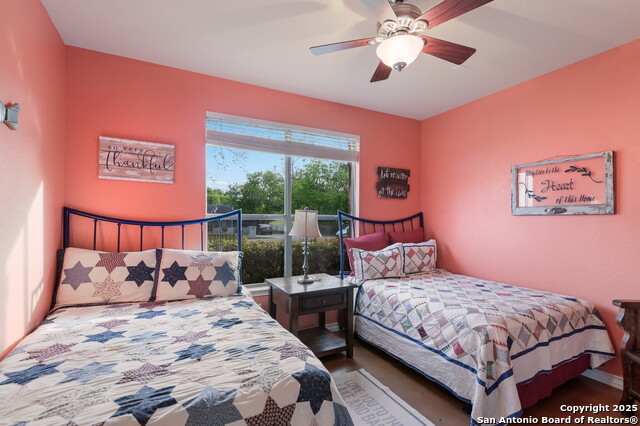 Listing photo id 19 for 315 Klein E