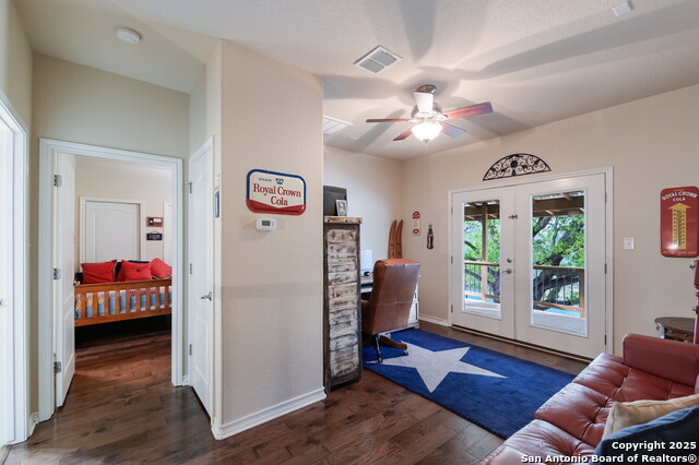 Listing photo id 21 for 315 Klein E
