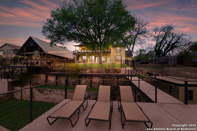 Listing photo id 1 for 315 Klein E