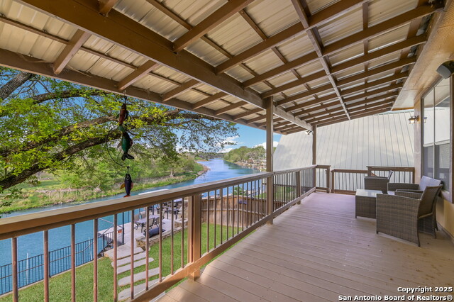 Listing photo id 29 for 315 Klein E