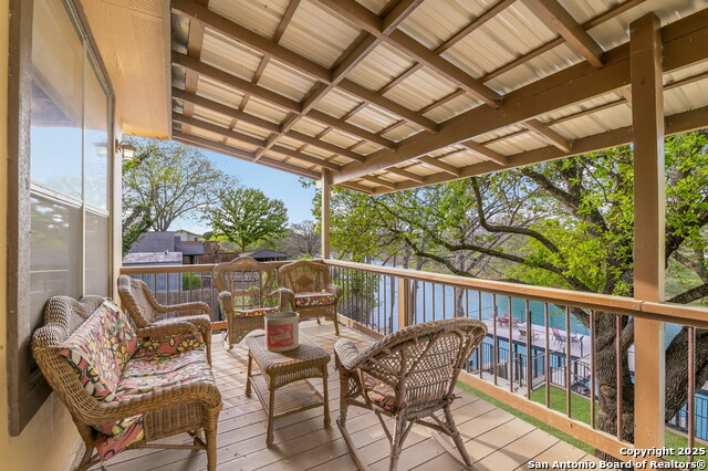 Listing photo id 30 for 315 Klein E