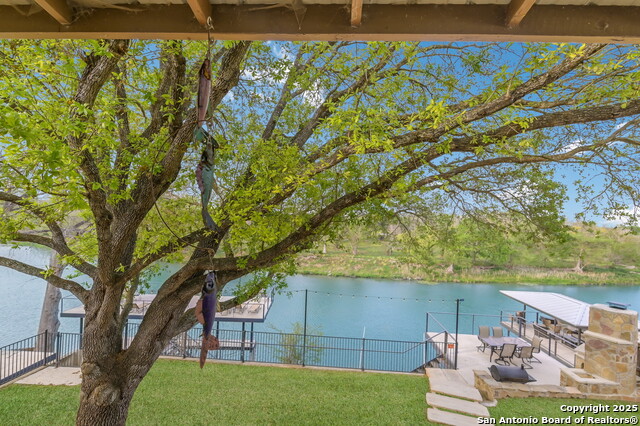 Listing photo id 31 for 315 Klein E