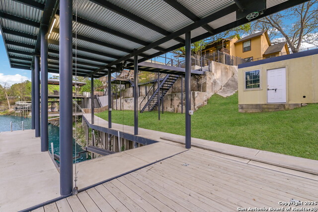 Listing photo id 34 for 315 Klein E