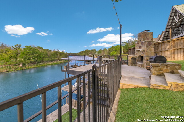 Listing photo id 2 for 315 Klein E