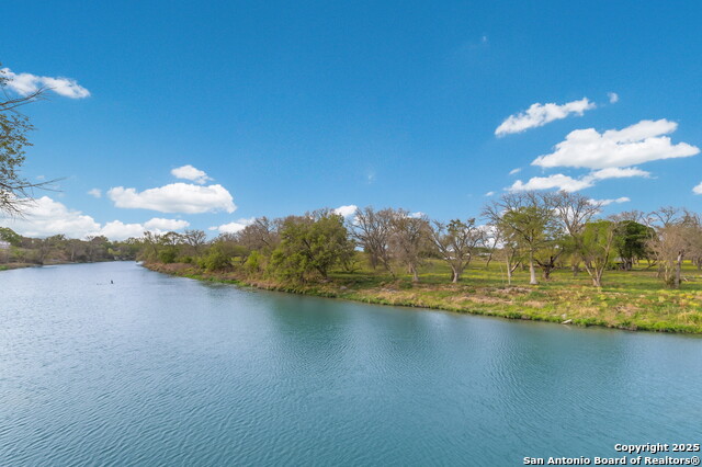 Listing photo id 38 for 315 Klein E