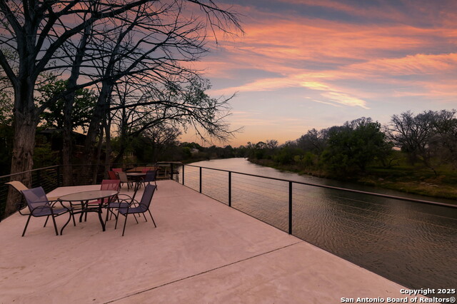 Listing photo id 42 for 315 Klein E