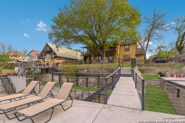 Listing photo id 4 for 315 Klein E