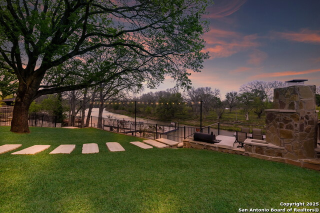 Listing photo id 6 for 315 Klein E