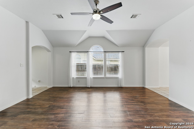 Image 18 of 59 For 320 Meadow Park