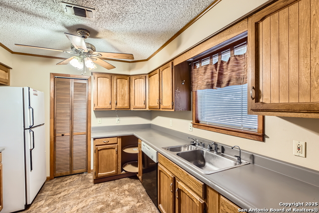 Image 21 of 37 For 773 Lookout Dr