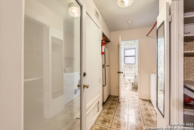 Image 22 of 37 For 773 Lookout Dr