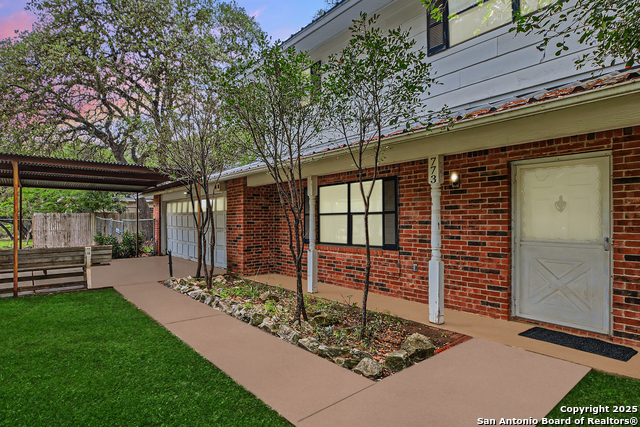 Image 3 of 37 For 773 Lookout Dr