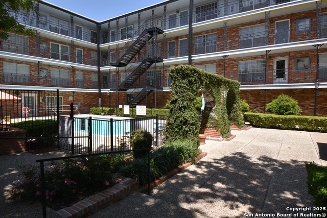 Image 4 of 18 For 8401 New Braunfels  125