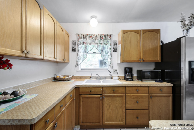 Listing photo id 9 for 2823 Tillie Dr