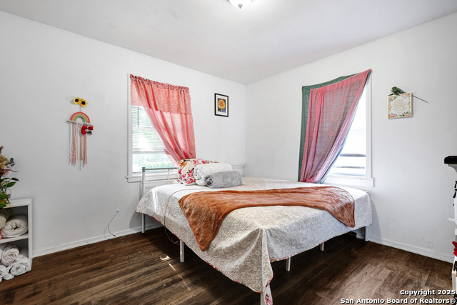 Listing photo id 11 for 2823 Tillie Dr