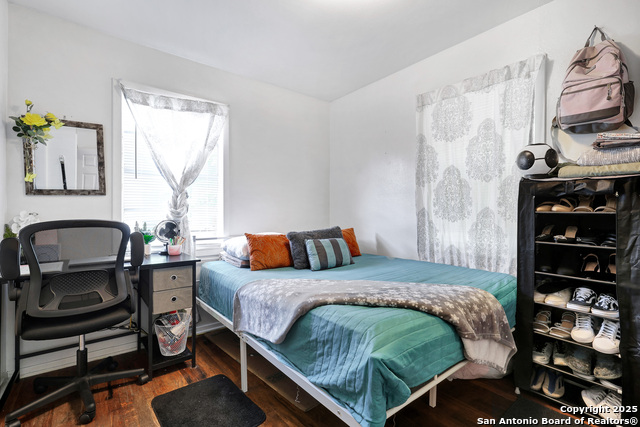 Listing photo id 12 for 2823 Tillie Dr