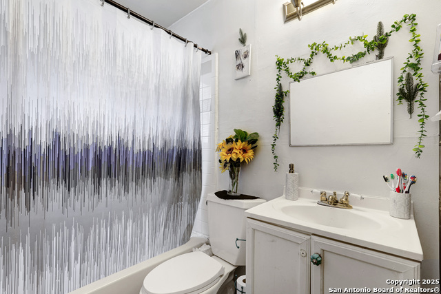 Listing photo id 13 for 2823 Tillie Dr